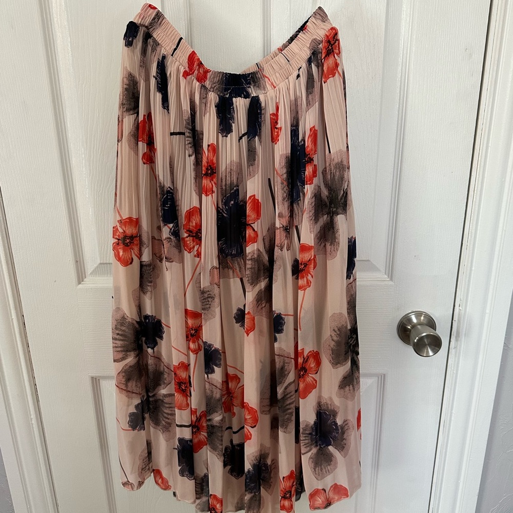 Chic Floral A-Line Skirt - Cream, Red, and Black